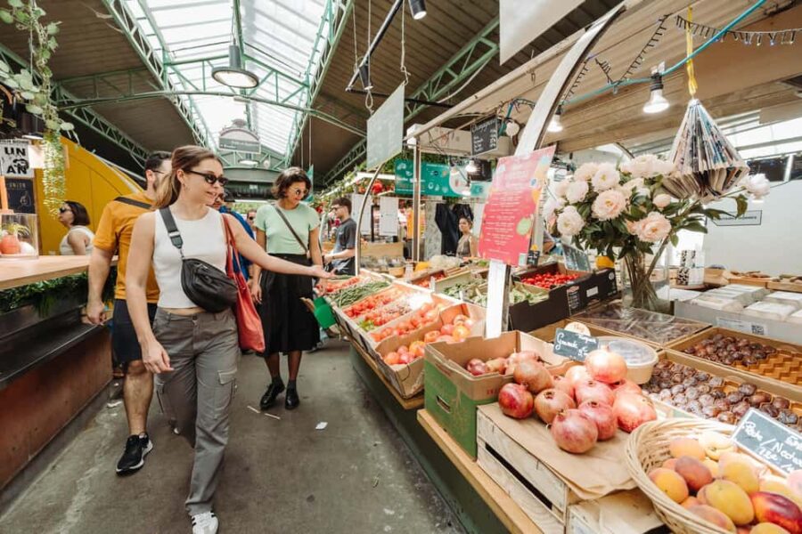 Paris Culinary Tour: 11 Tastings & 2 Wines in Le Marais - Tasting the Finest Chocolates at Jean-Paul Hevin