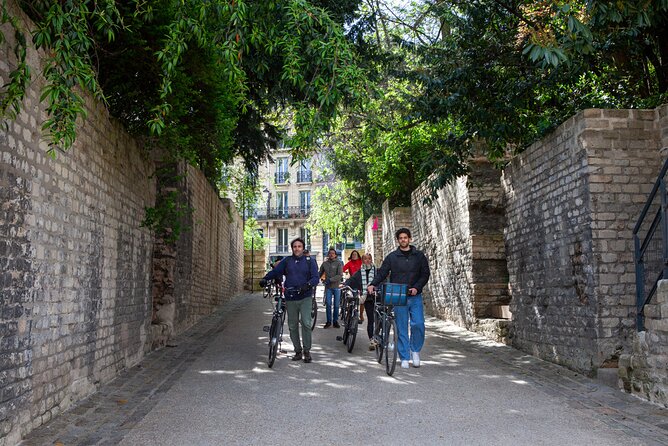 Paris: E-bike tour - Monumental and Hidden Paris - Navigating the Streets with Confidence
