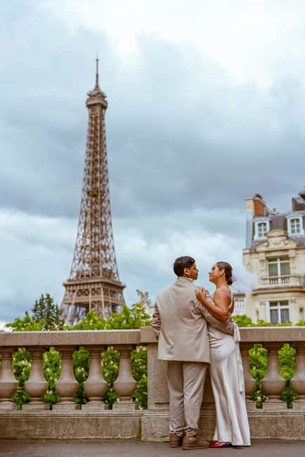 Paris: Eiffel Tower Street Photoshoot - Customizable Photo Session Lengths and Add-Ons