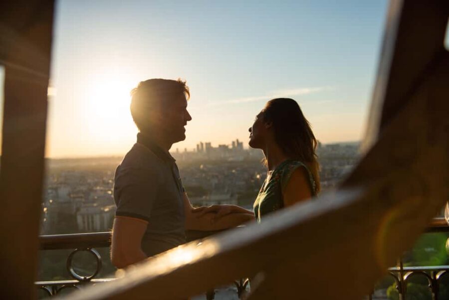 Paris: Eiffel Tower Summit & App to to download and Meal - Highlights of the Eiffel Tower Summit & App Tour