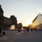 Paris: Eiffel Tower&Seine River Electric Bike Tour 3 hours - Meeting Point and Group Size in the Heart of Paris