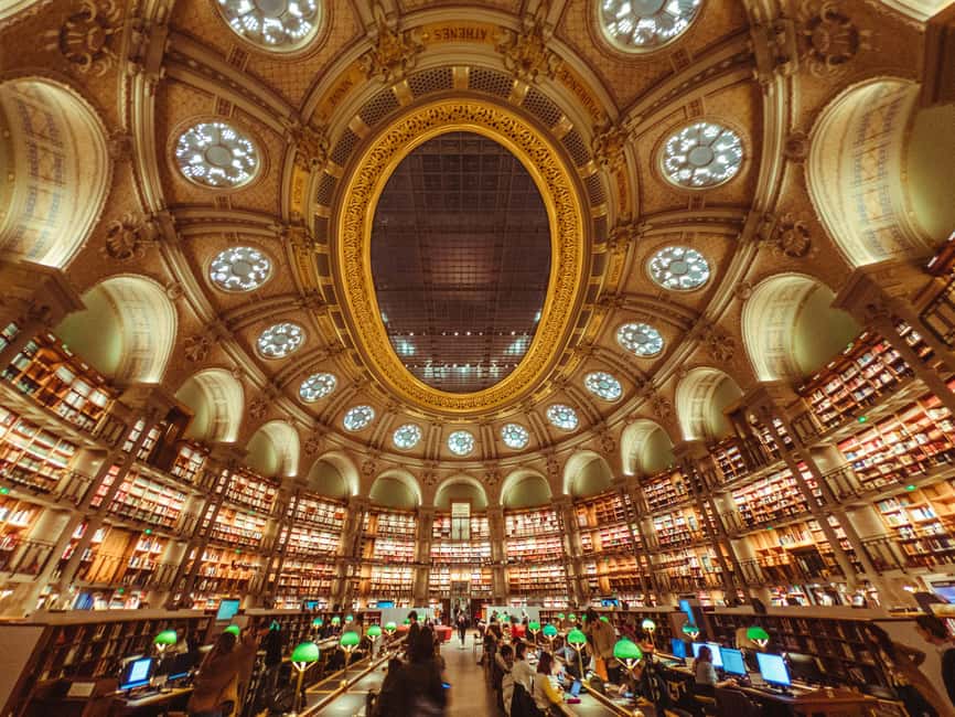 Paris Essentials : 4h Private Tour with a Local Guide ! - Visiting the Iconic Eiffel Tower and Its Surroundings