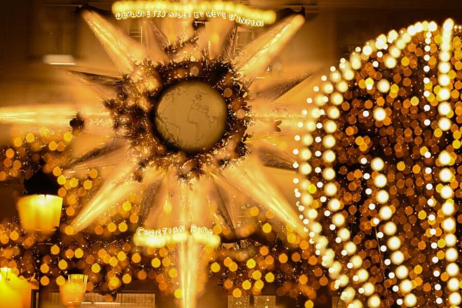 Paris: Experience the magic of Christmas on a walk with a pro photographer - Watching the Sunset over Paris from Pont de lAlma