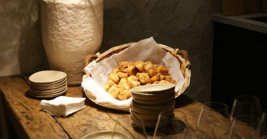 Paris : French wine tasting in Montmartre - Experience the Charm of Montmartres Wine Cellar