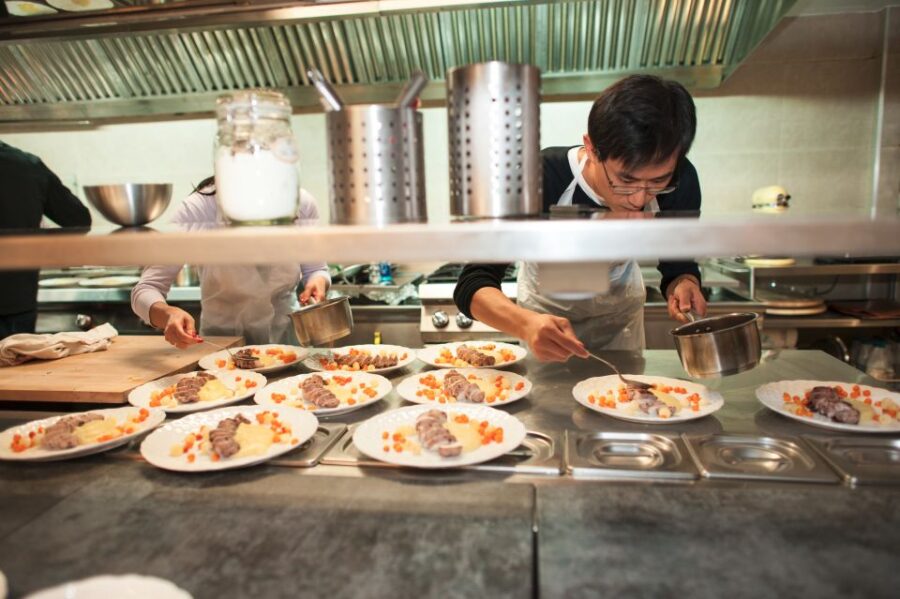 Paris: Full-Day Cooking Class with 3-Course Lunch - What Participants Do During the 5-Hour Class