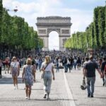 Paris: Full-Day Luxury Car Tour & Musée du Quai Branly - The Experience of a Full-Day Paris Tour in a Luxury Car