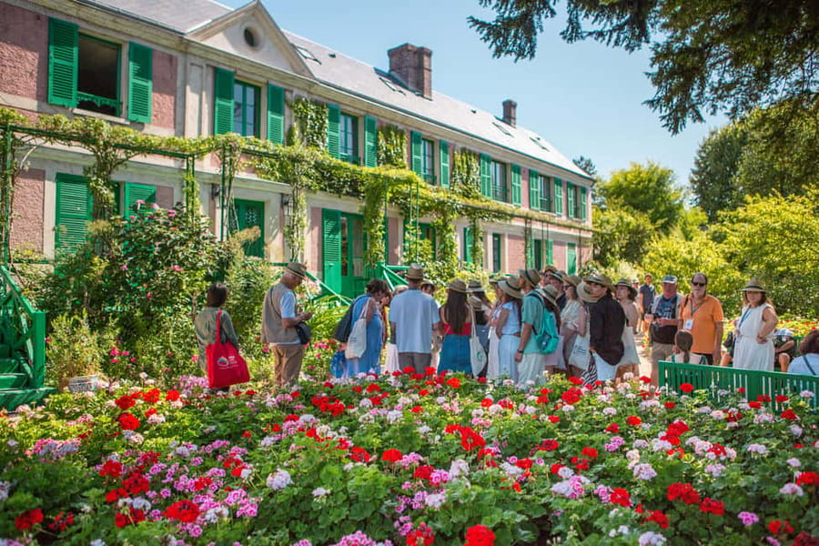 Paris: Giverny & Versailles Small Group or Private Tour - Experience Monet’s World at Giverny