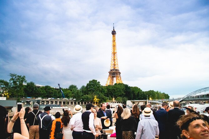 Paris Gourmet Dinner Seine River Cruise with Singer and DJ Set - Highlights of the Parisian Landmarks Seen on the Cruise