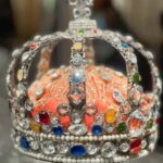 Paris: Guided tour in PORTUGUESE at the Louvre-semi-private - Meet Your Guide at the Louvres Main Pyramid