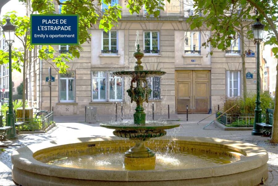 Paris: Hop-on with Emily walking tour and bus tour - Starting Point at Notre-Dame in Quartier Latin