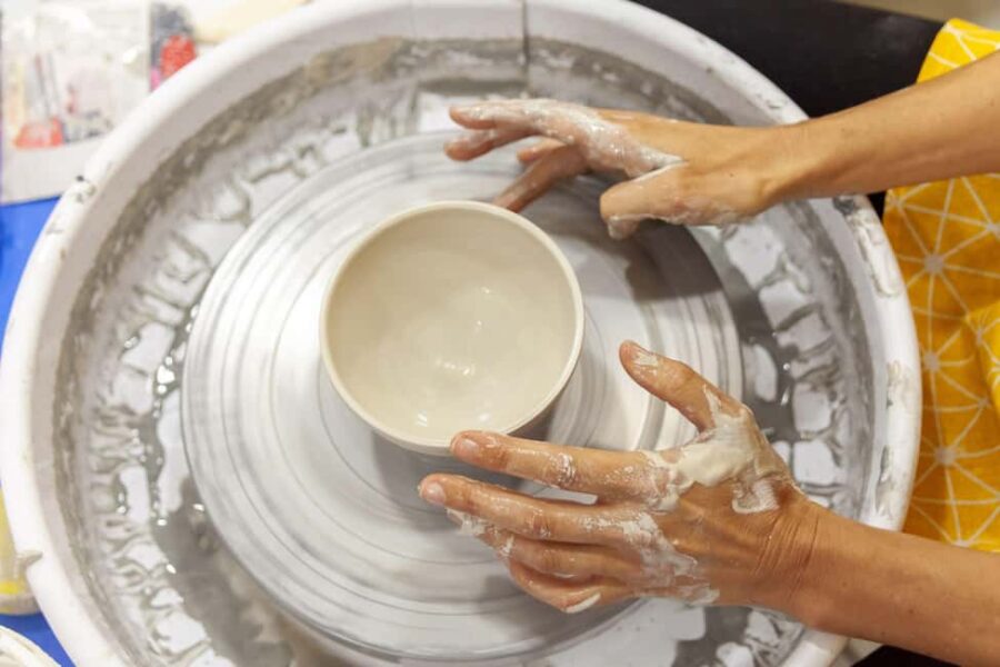 Paris: Introduction to ceramic pottery wheel throwing (2.5 hours) - Location Near the Viaduct Café