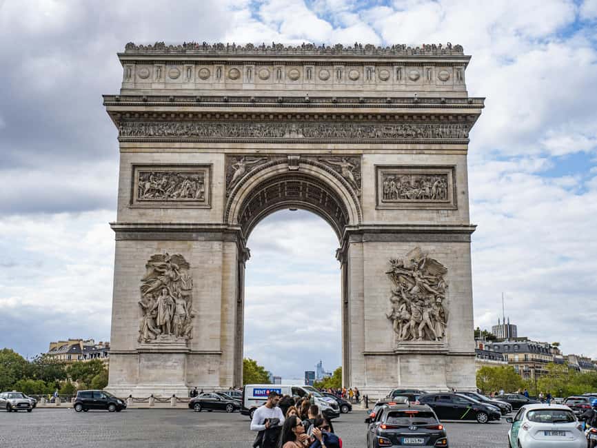 Paris: Latin Quarter to Eiffel Tower Guided Walking Tour - Starting at Place Saint-Michel in the Latin Quarter