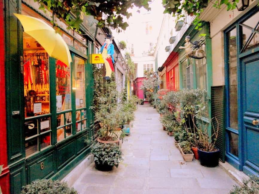 Paris: Le Marais District Guided Walking Tour with Coffee - Exploring Le Marais: A Neighborhood of History and Charm