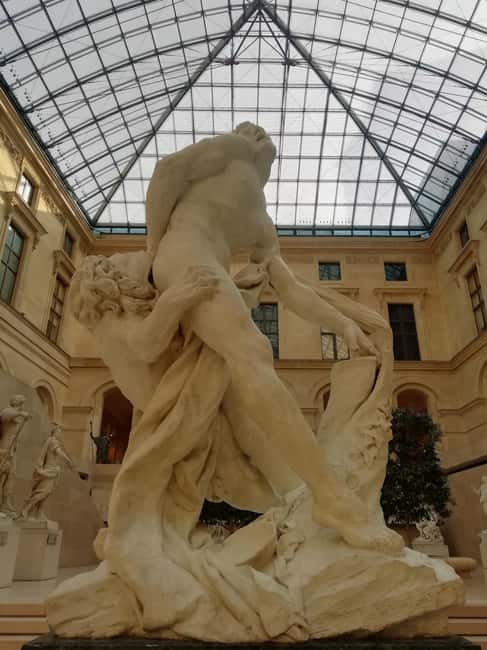 Paris: Louvre night tour with private guide - Meeting Point and Accessibility Details