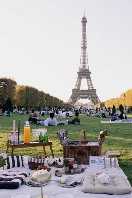 Paris: Luxury Picnic Experience with Wine - What’s Included in the Gourmet Food Selection