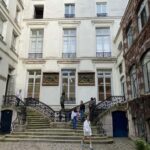 Paris: Marais Contemporary Art Galleries with an artist - Engagement and Interactive Discussions