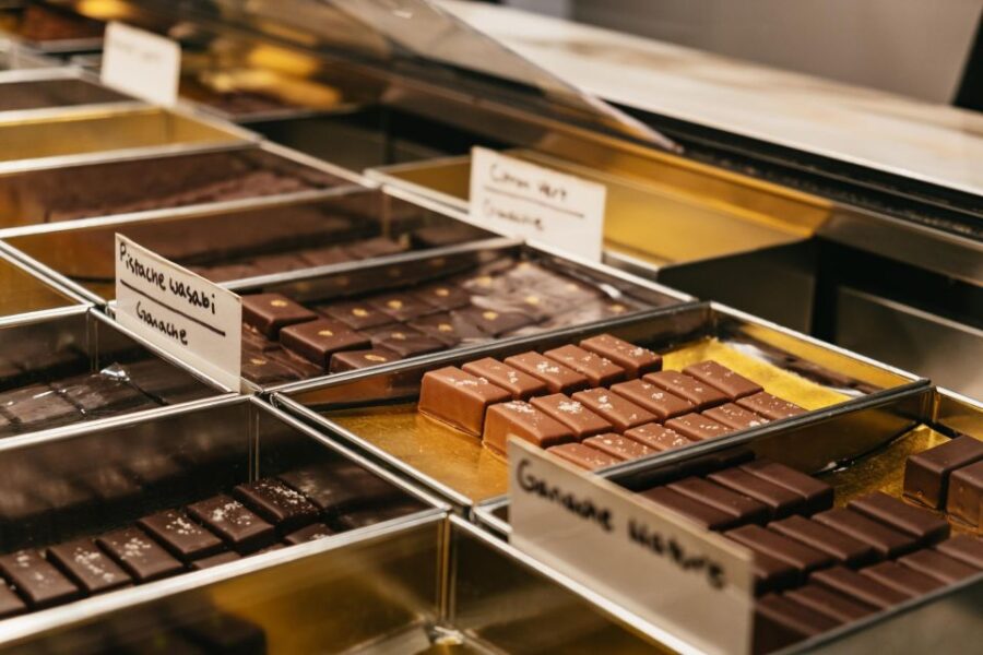 Paris: Montmartre Food and Wine Guided Tour - Sampling the Best Baguette from an Award-Winner