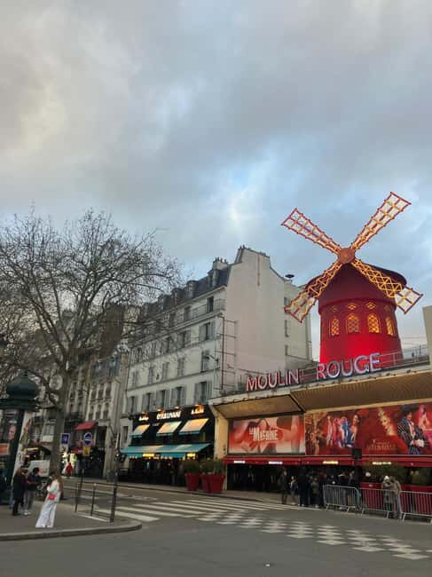 Paris: Montmartre Guided Walking Tour with Tastings - Beginning at the Iconic Moulin Rouge