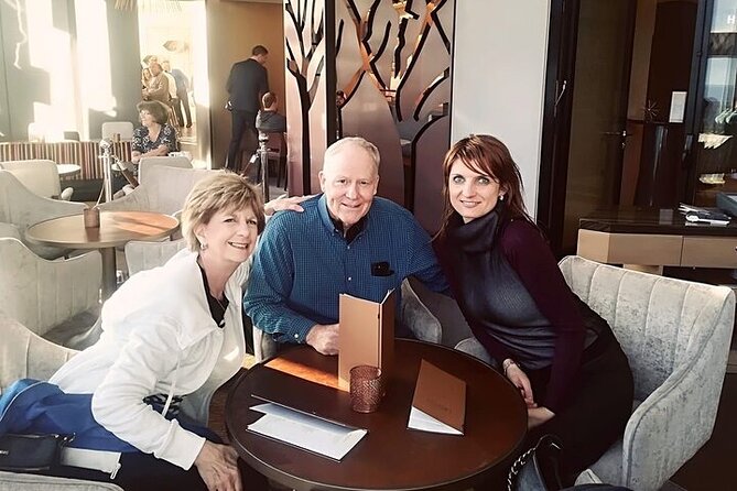 Paris Montmartre Walking Tour With A Guide - The Vibrant Artistic Atmosphere at Place du Tertre