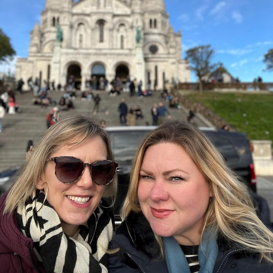 Paris: Montmartre Walking Tour with Croissant and Views - Meeting Point Outside Blanche Metro Station