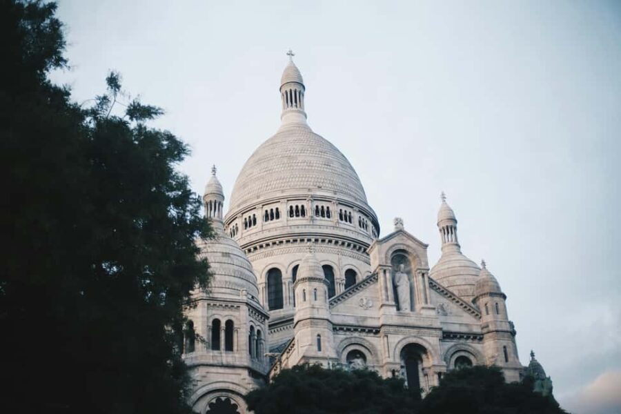 Paris: Montmartre Walking Tour with Sacré-Cur Basilica - Walking Past the Legendary Moulin Rouge