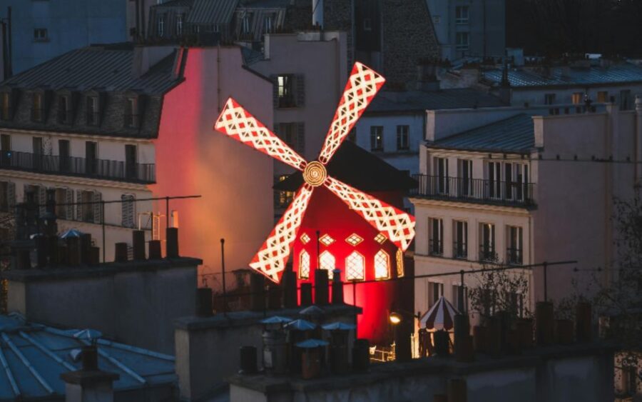 Paris: Montmartre Walking Tour with Sacré-Cur Entry Option - Starting at Abbesses Metro and the Art Nouveau Entrance