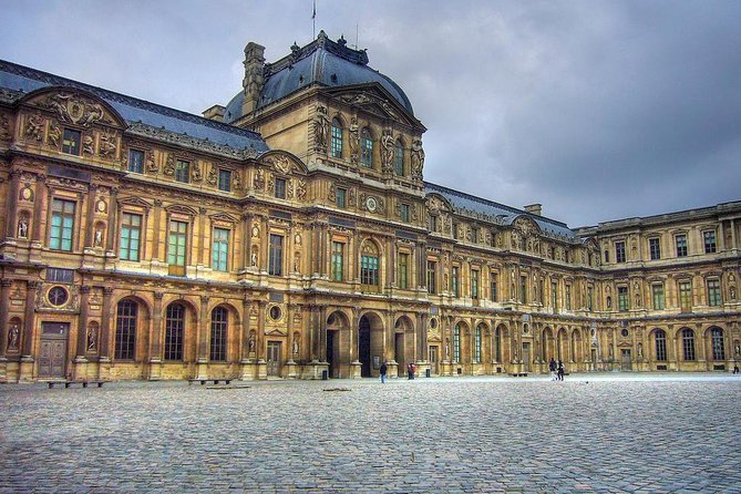 Paris Murders and Mysteries semi-private tour of the Louvre - Starting Point and Meeting Logistics