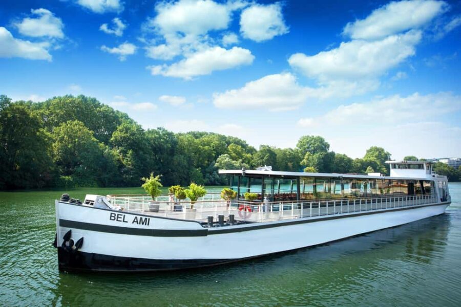 Paris: New Year's Eve Dinner Cruise with Dance Floor Party - The Location: Starting Point at 7 Port Debilly