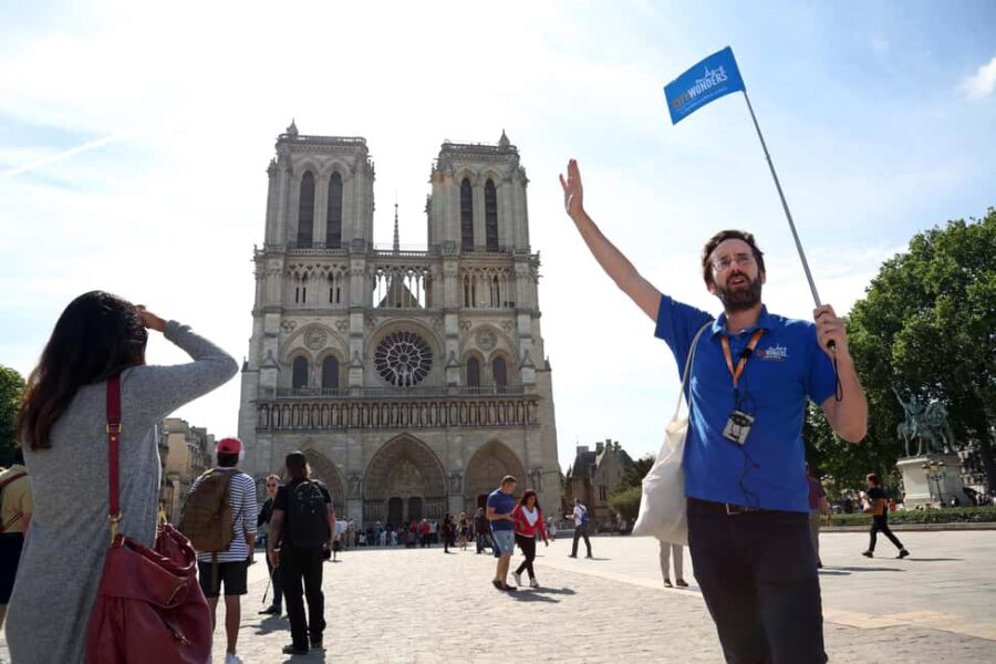 Paris: Notre Dame Cathedral Access with Exterior Guided Tour - Exploring Île de la Cités Historic Streets and Squares
