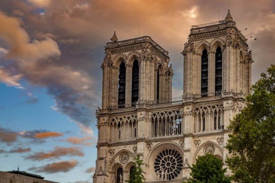 Paris: Notre-Dame Exclusive Private Guided Tour - Understanding the 2019 Fire and Restoration Efforts