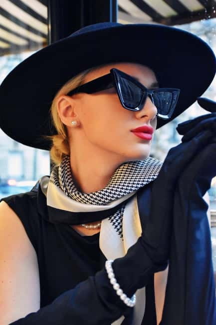 Paris: Old Money Photo Shoot with Outfits and Accessories - Iconic Parisian Locations: Champs-Élysée and Beyond