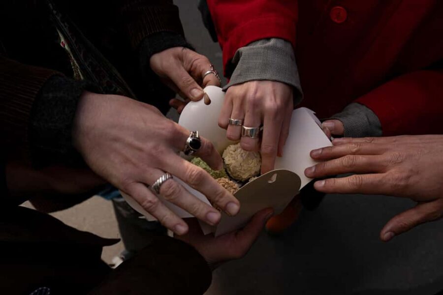 Paris : Pastries & Tragedies - A sweet tour of Montmartre - The Guide’s Storytelling Approach and Personal Touch