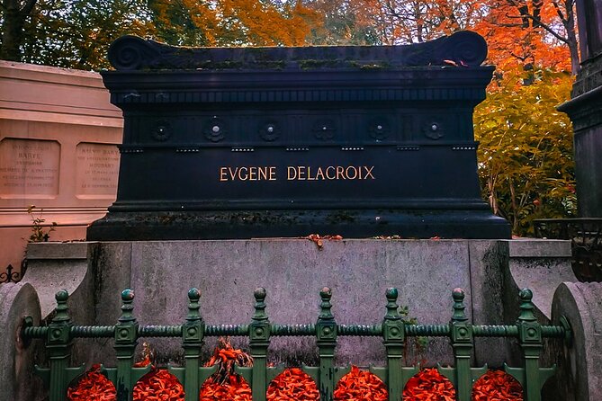 Paris Pere Lachaise Cemetery Small Group Guided Tour - The Importance of Père Lachaise Cemetery in Paris