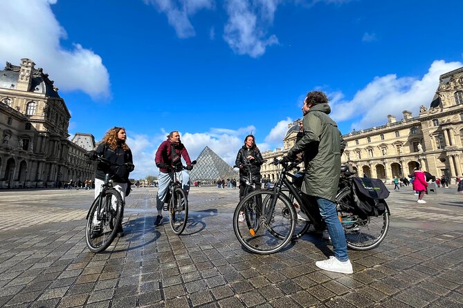 Paris : Private electric bike tour with wine and cheese tasting - Wine and Cheese Tasting in the Chic Passy District