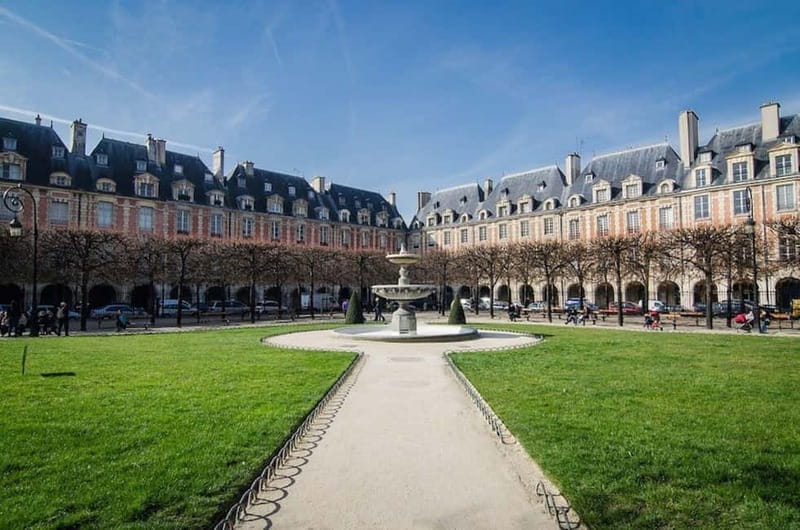 Paris - Private & exclusive Food tour Le Marais - Iconic Stops at Place des Vosges and Hotel de Sully