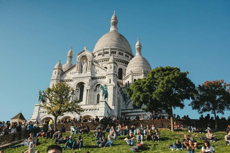 Paris: Private Guided Tour in a vintage Land Rover - The Guide: Friendly, Knowledgeable, and Fun