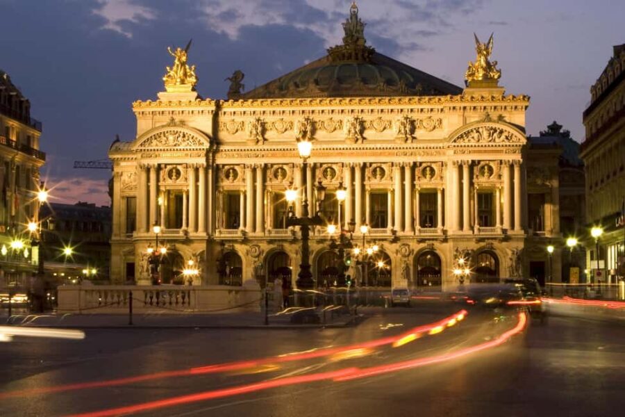 Paris: Private Night Tour with Driver for 3 personnes - Viewing Paris Landmarks Lit Up After Dark