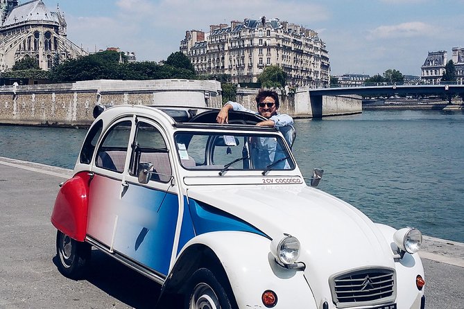 Paris Private Tour: Romantic Tour in a 2CV - Scenic Stops and Photo Opportunities