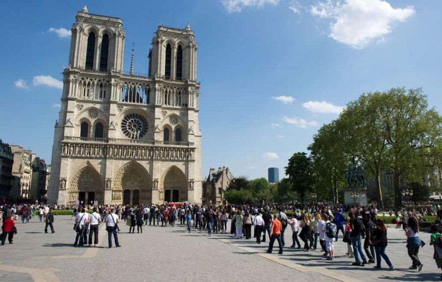 Paris: Private Walking Guided Tour of City's Highlights - Exploring Paris’s Iconic Landmarks on a Flexible Schedule