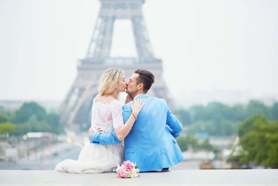 Paris: Romantic Couple Photoshoot (with flower bouquet!) - Why Choose This Paris Romantic Photoshoot?