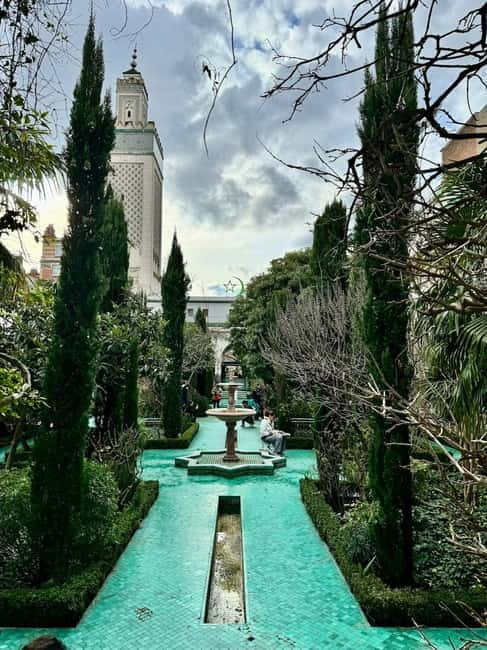 Paris: Saint-Germain. The luxury+intellectual side of Paris. - Starting at the Heart of Latin Quarter and Saint-Germain