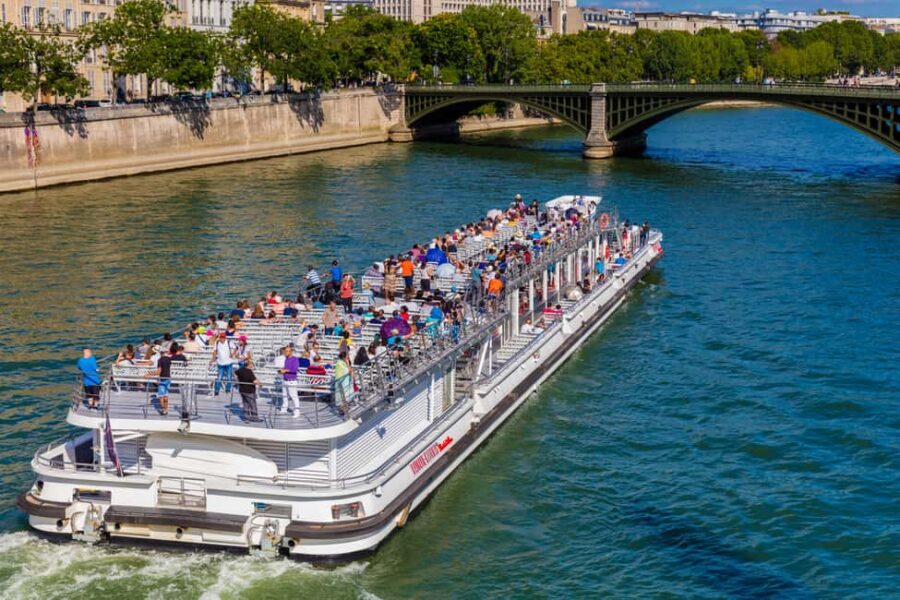 Paris : Scenic Cruise on the Seine River with Champagne - Starting Point at Port de la Conférence