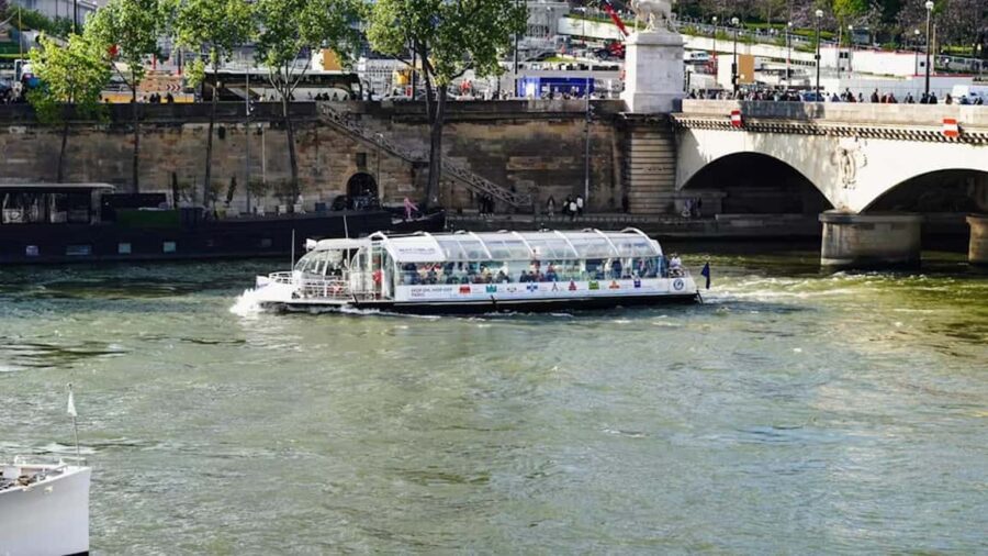Paris: Seine River Cruise with Aperitif Basket in Boulogne - Navigating the Seine in Boulogne