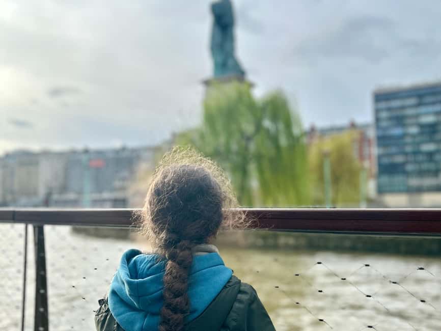 Paris: Sightseeing Cruise with 'Les Incollables' Quiz - Starting Point and How to Join the Cruise at Eiffel Tower