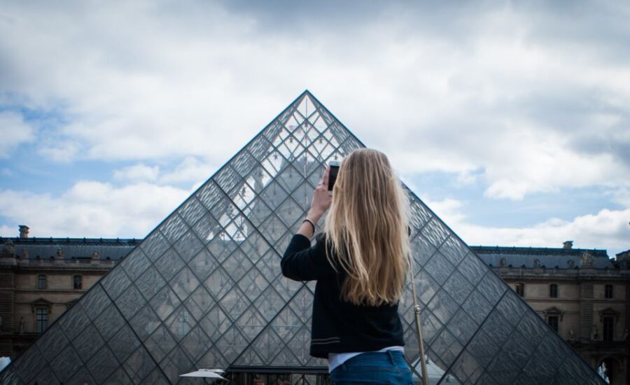 Paris: The best Undiscovered Quarters & Secret Gems Tour - Strolling Along the Canal Saint-Martin