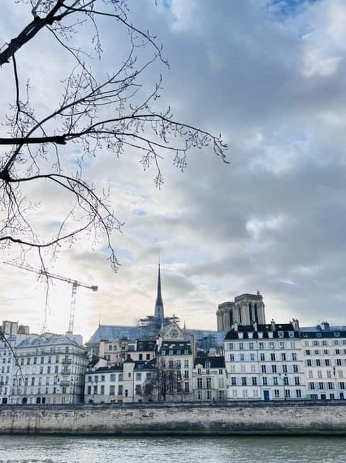 Paris: The vibrant city center and Le Marais in German - Starting at Shakespeare and Company: The Meeting Point and First Impressions