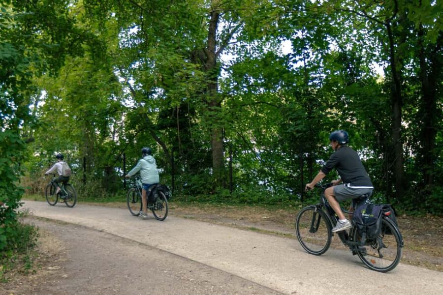 Paris to Versailles by electric bike - Nature and discovery ride - Scenic ride along the banks of the Seine