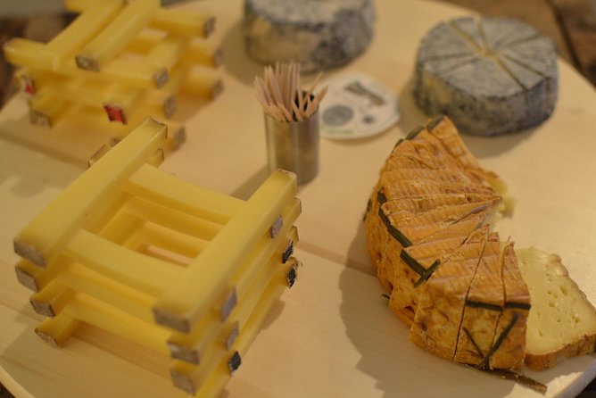 Paris Wine with Cheese Pairing & Tasting Small Group Class - Discovering the Five Major French Cheese Families