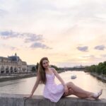 Paris:sunset photoshoot in  of Paris- Louvre Orsay Eiffel - What the Photoshoot Includes and How It Works