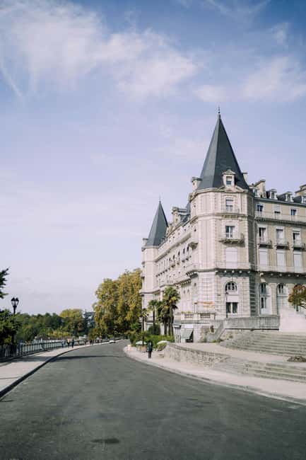 Pau Old Town Guided Private Walking Tour - Scenic Views along Boulevard des Pyrenees